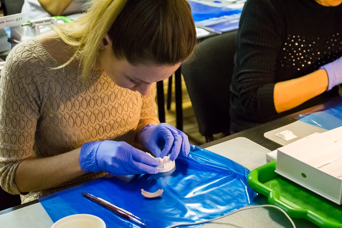 Два дня, два лектора, 40 тем и реставрация на пациенте.