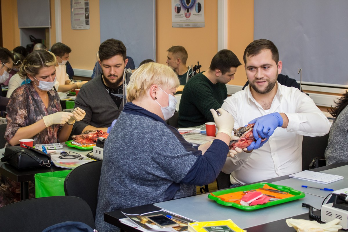 Атравматичное удаление зубов и методики наложения швов