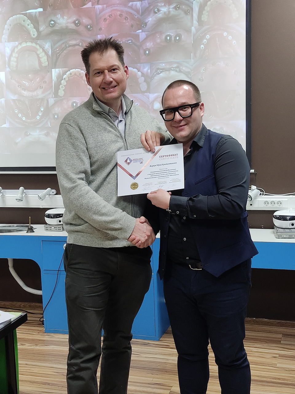 Стоматологическая реабилитация с помощью ангулированных имплантатов. Имплантация на 4-х имплантатах