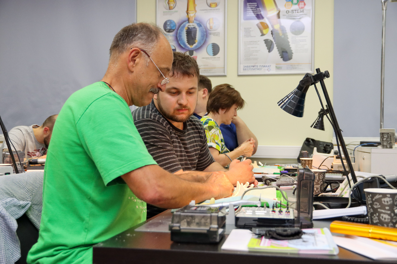 Стоматологическая реабилитация с помощью ангулированных имплантатов