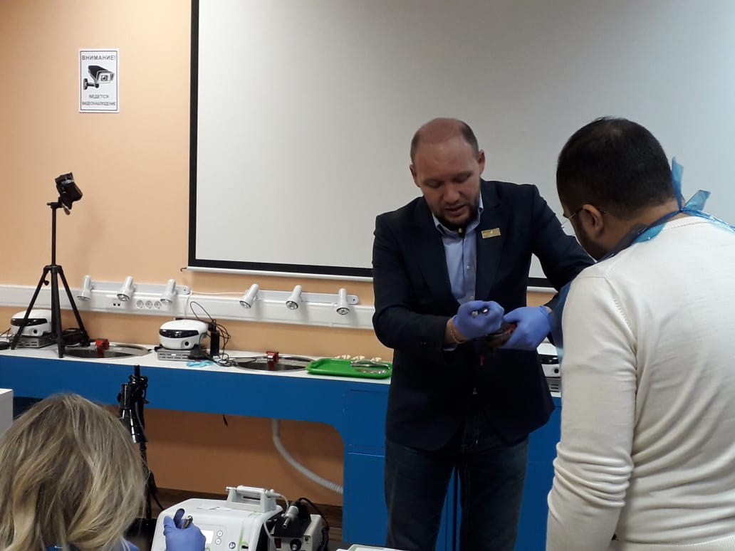 Атравматичное удаление зубов и методики наложения швов