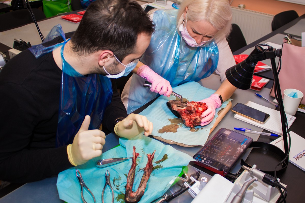 Одномоментная имплантация и немедленная нагрузка. 3 февраля 2020