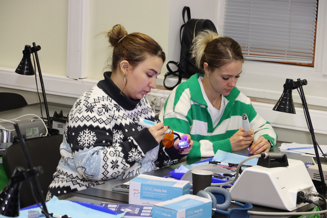 Прямые композитные виниры. Полный алгоритм и немного больше