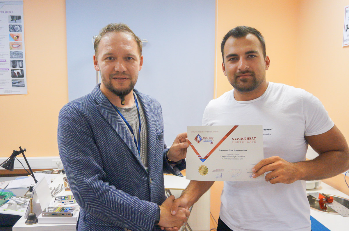 Атравматичное удаление зубов и методики наложения швов. 17 августа 2019г.