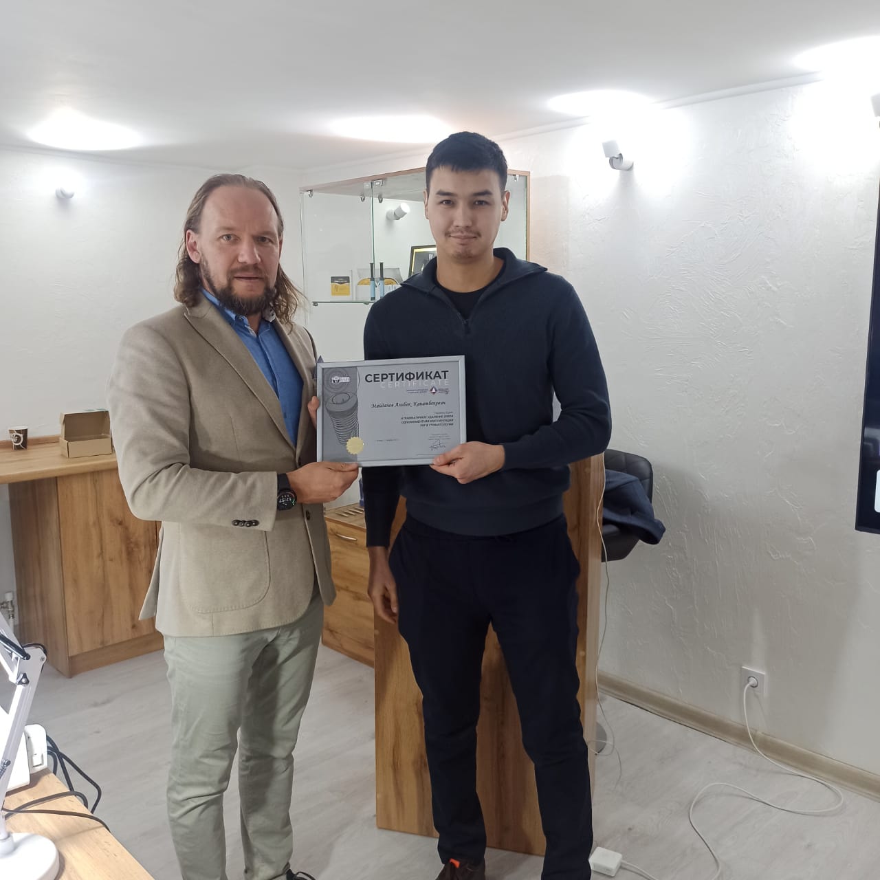 Курс Камиля Хабиева в Казастане: Атравматичное удаление зубов, одномоментная имплантация и PRF 