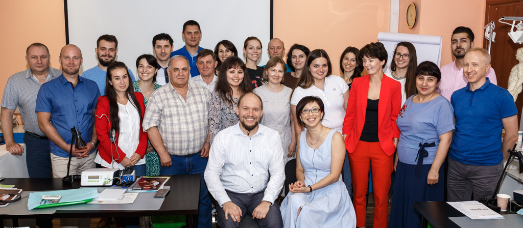 Атравматичное удаление зубов и методики наложения швов