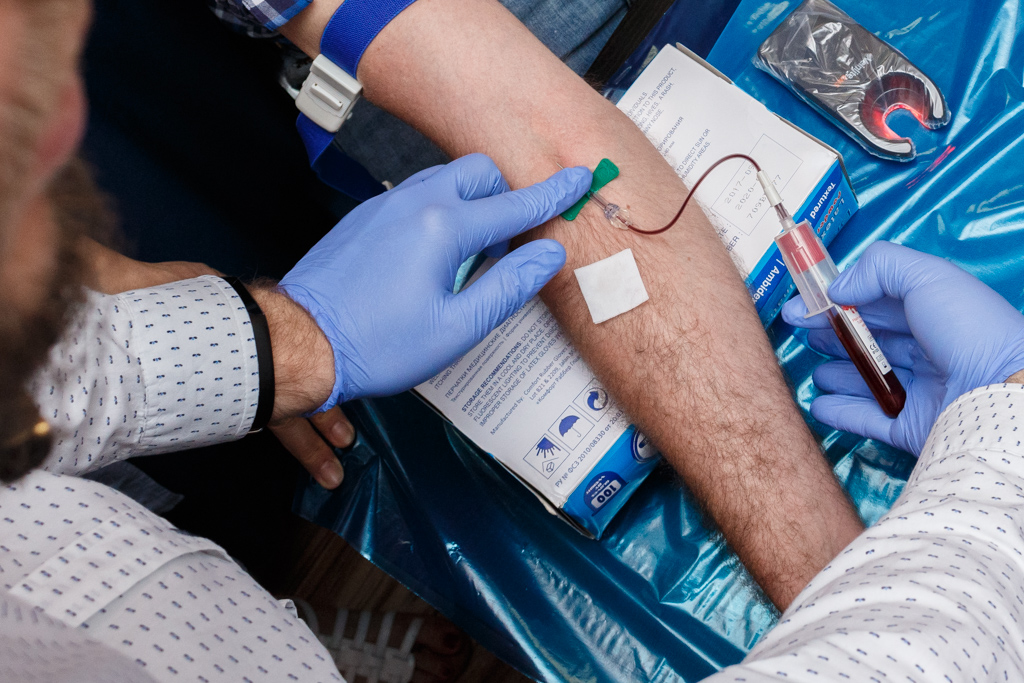 Атравматичное удаление зубов и методики наложения швов