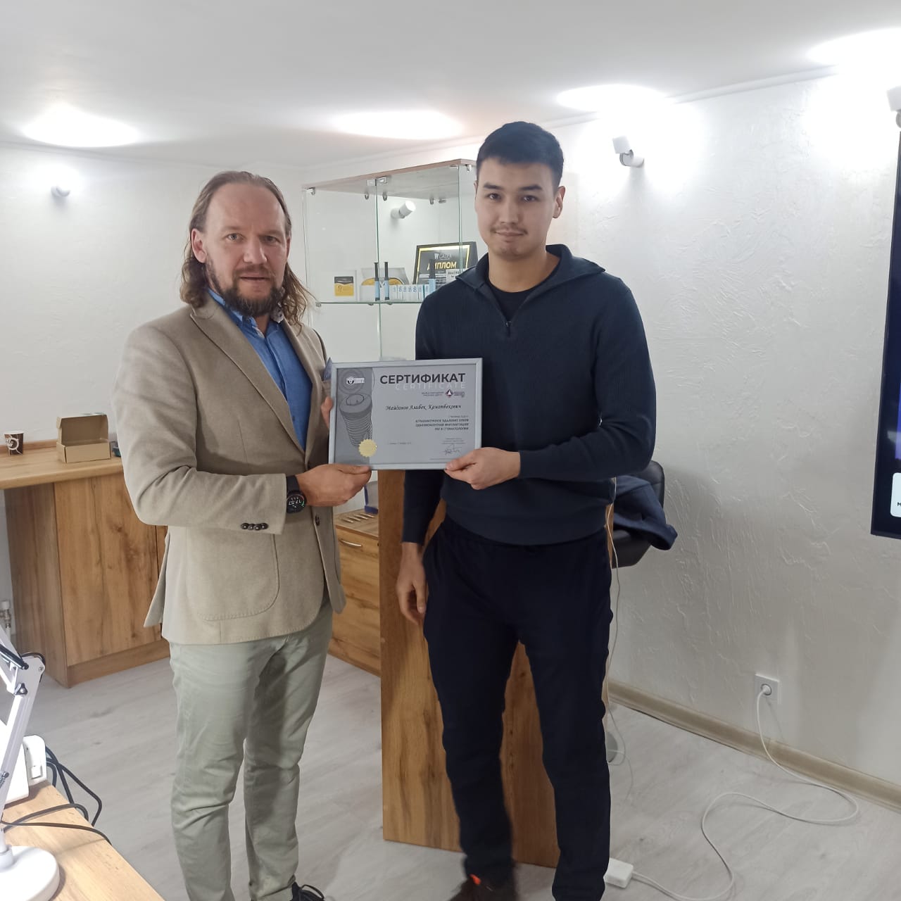 Курс Камиля Хабиева в Казастане: Атравматичное удаление зубов, одномоментная имплантация и PRF 