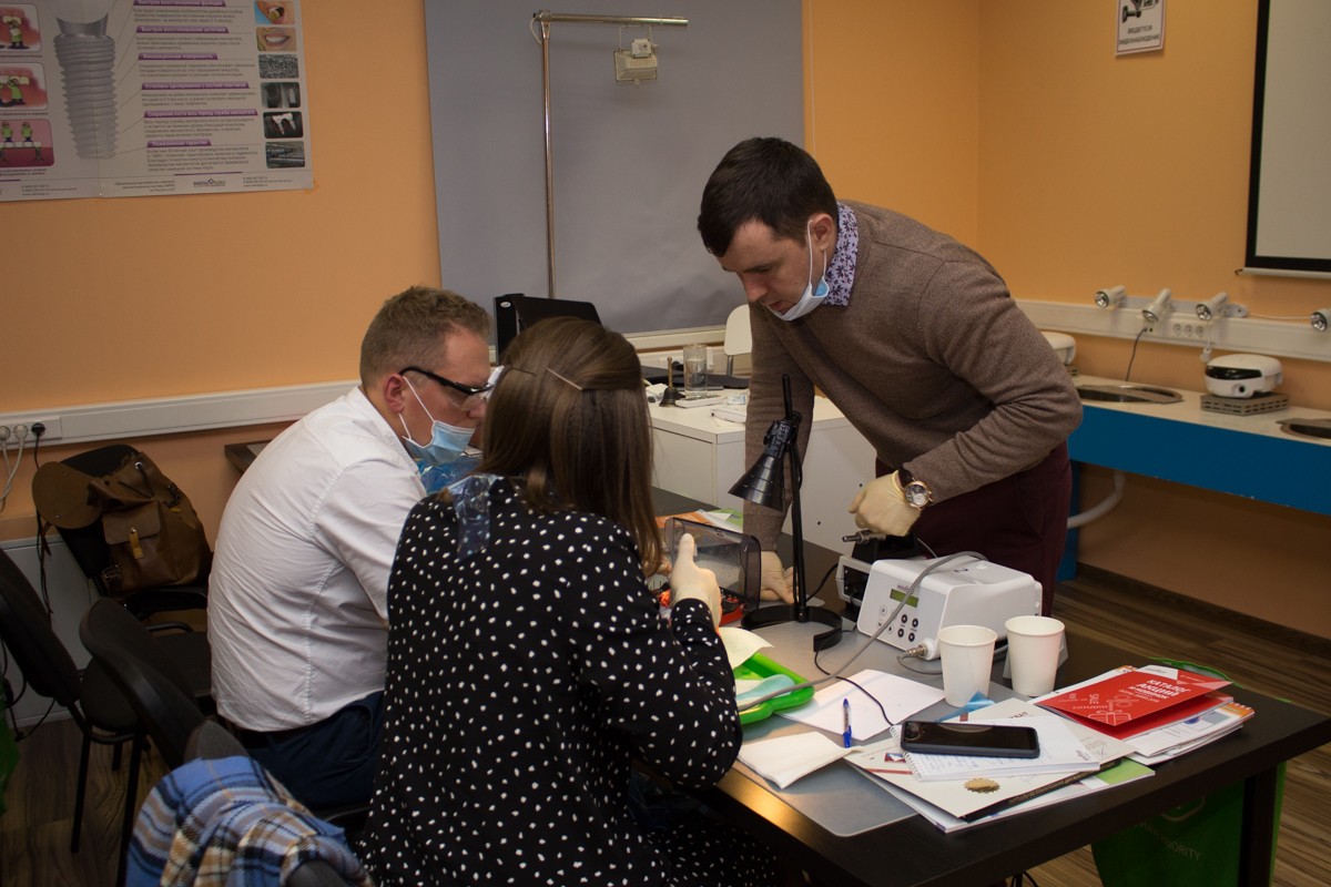 Одномоментная имплантация и немедленная нагрузка. 3 февраля 2020