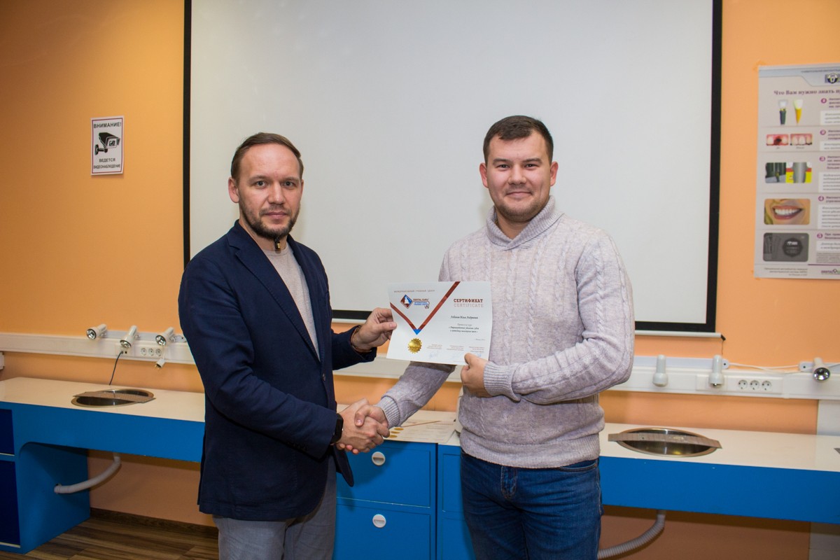 21 ноября 2019: курс Камиля Наильевича Хабиева «Атравматичное удаление зубов и методики наложения швов».