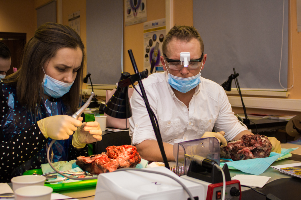 Одномоментная имплантация и немедленная нагрузка. 3 февраля 2020