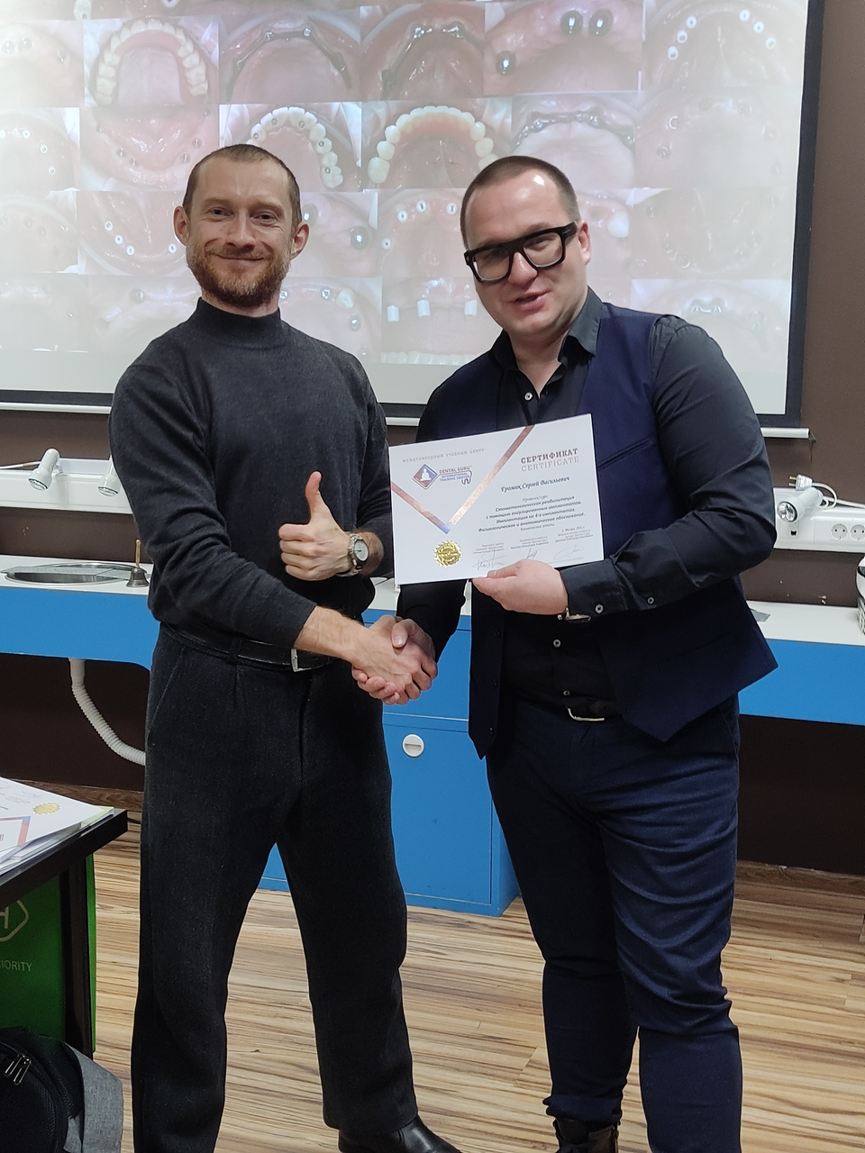 Стоматологическая реабилитация с помощью ангулированных имплантатов. Имплантация на 4-х имплантатах