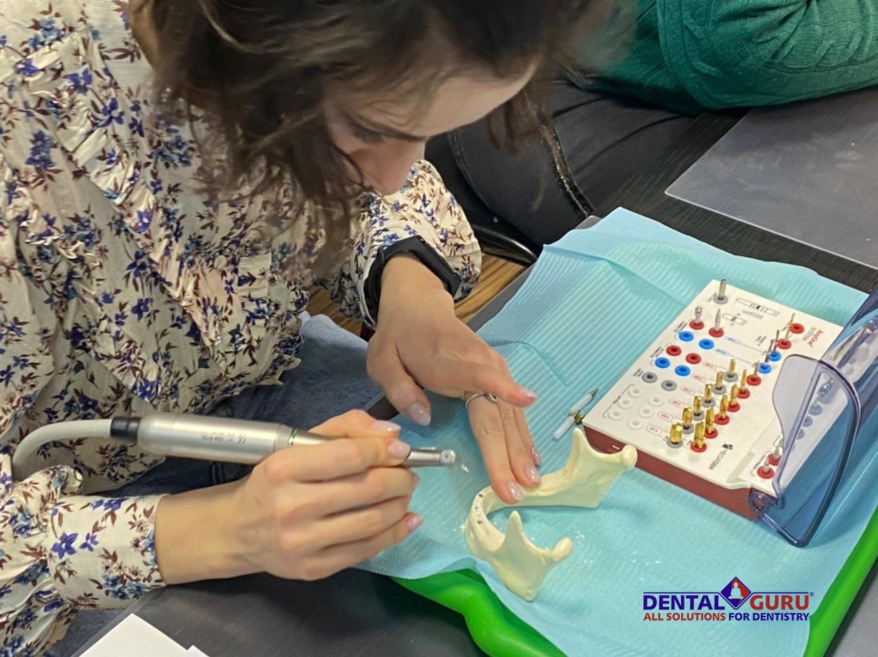 «Стоматологическая реабилитация с помощью ангулированных имплантатов. Имплантация на 4-х имплантатах. Физиологическое и анатомическое обоснование». Пост-релиз 31.01.21