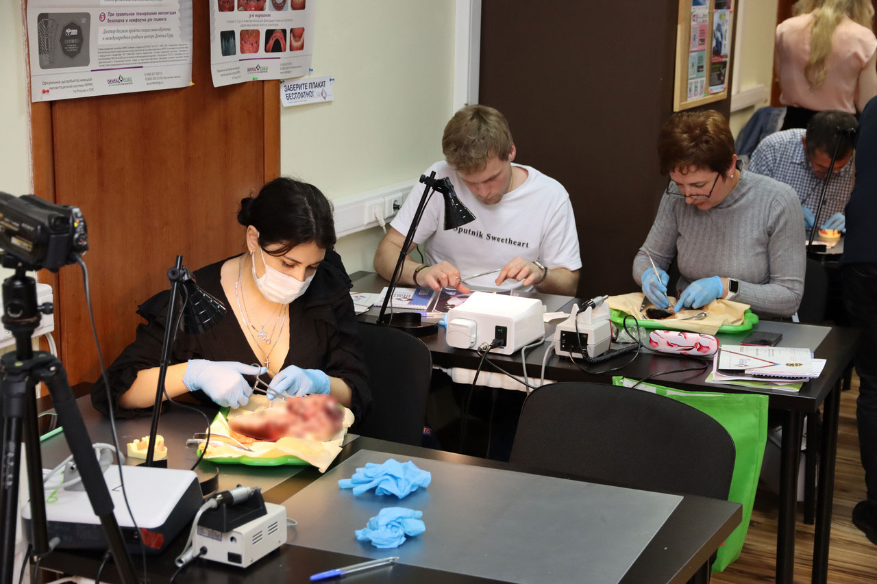 Атравматичное удаление зубов и методики наложения швов