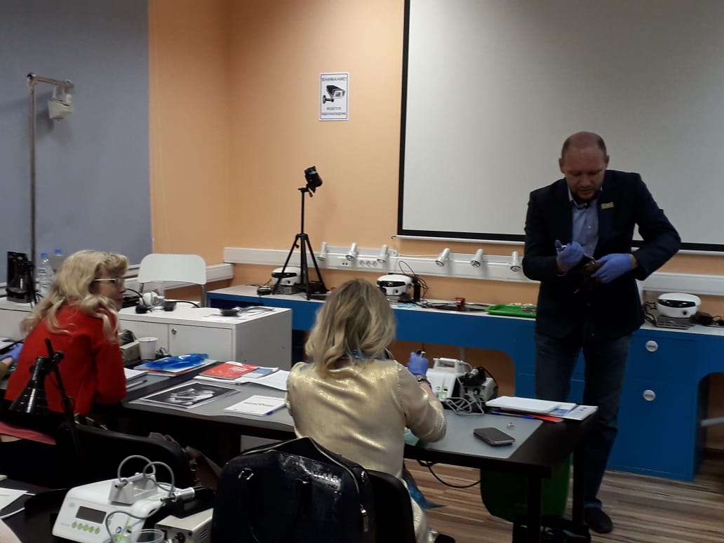 Атравматичное удаление зубов и методики наложения швов