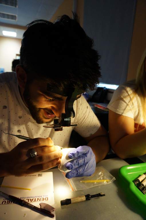 Керамические и композитные виниры в реставрации фронтальных зубов