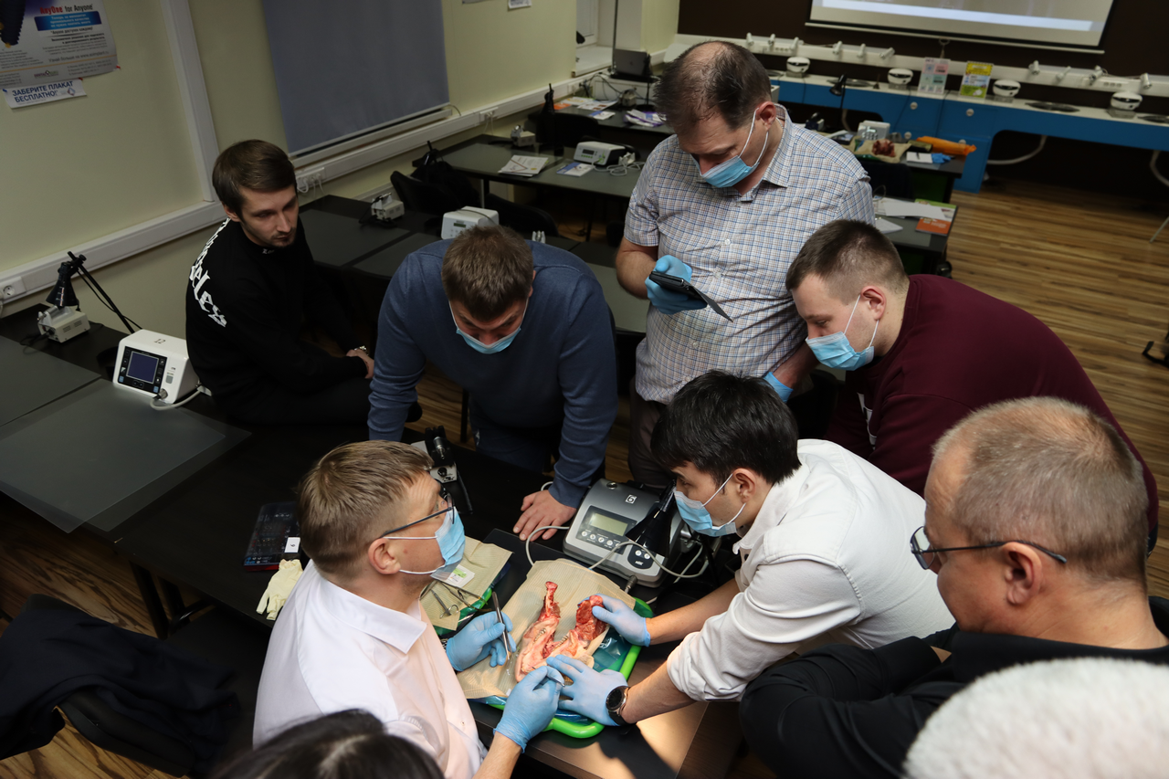 Дентальная имплантация с одновременной пластикой мягких тканей в сложных клинических случаях