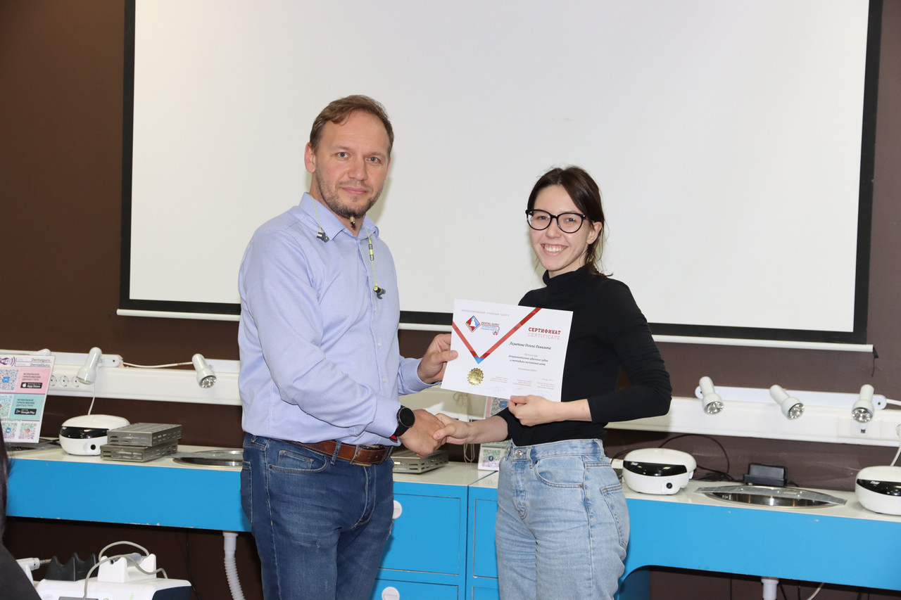 Атравматичное удаление зубов и методики наложения швов