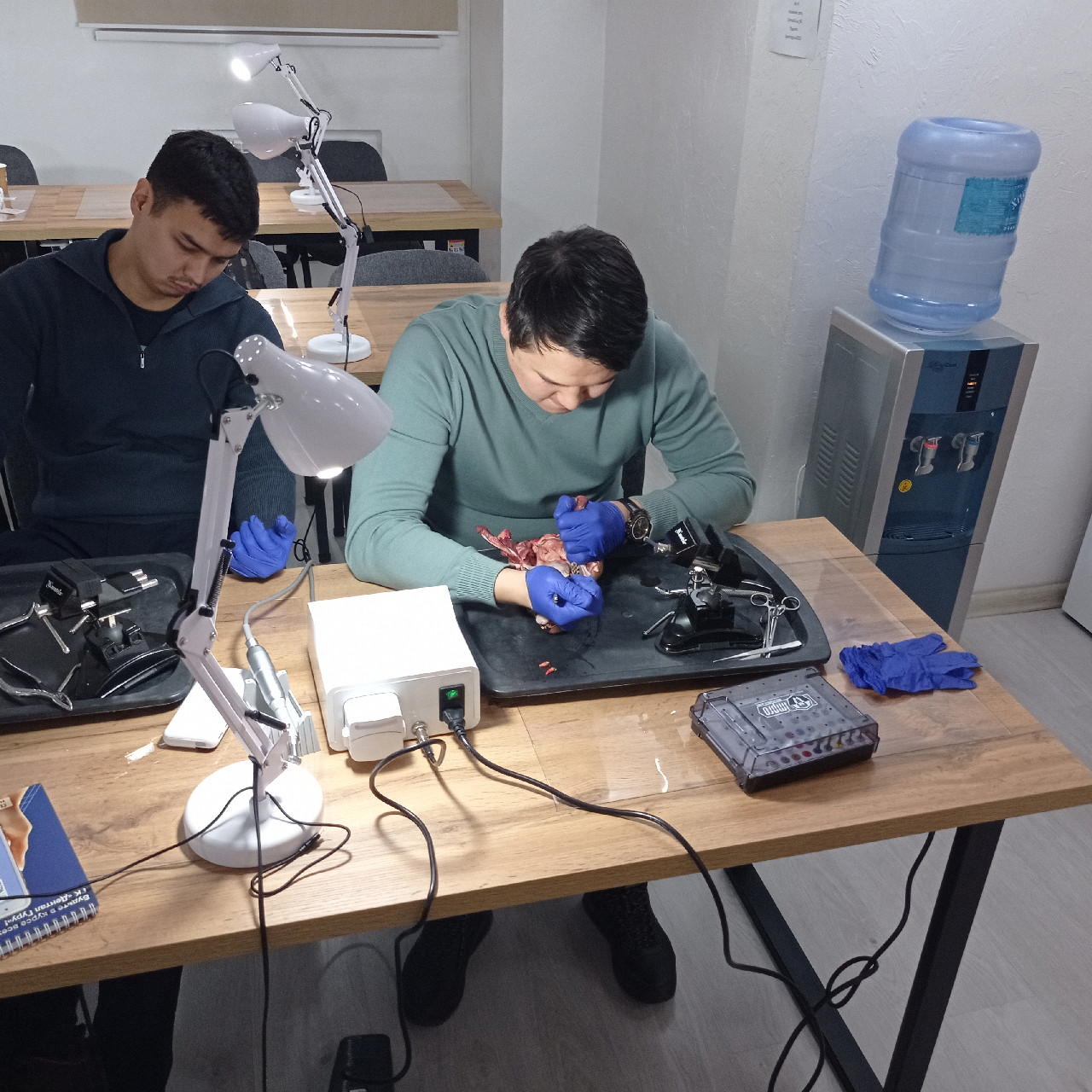 Курс Камиля Хабиева в Казастане: Атравматичное удаление зубов, одномоментная имплантация и PRF 