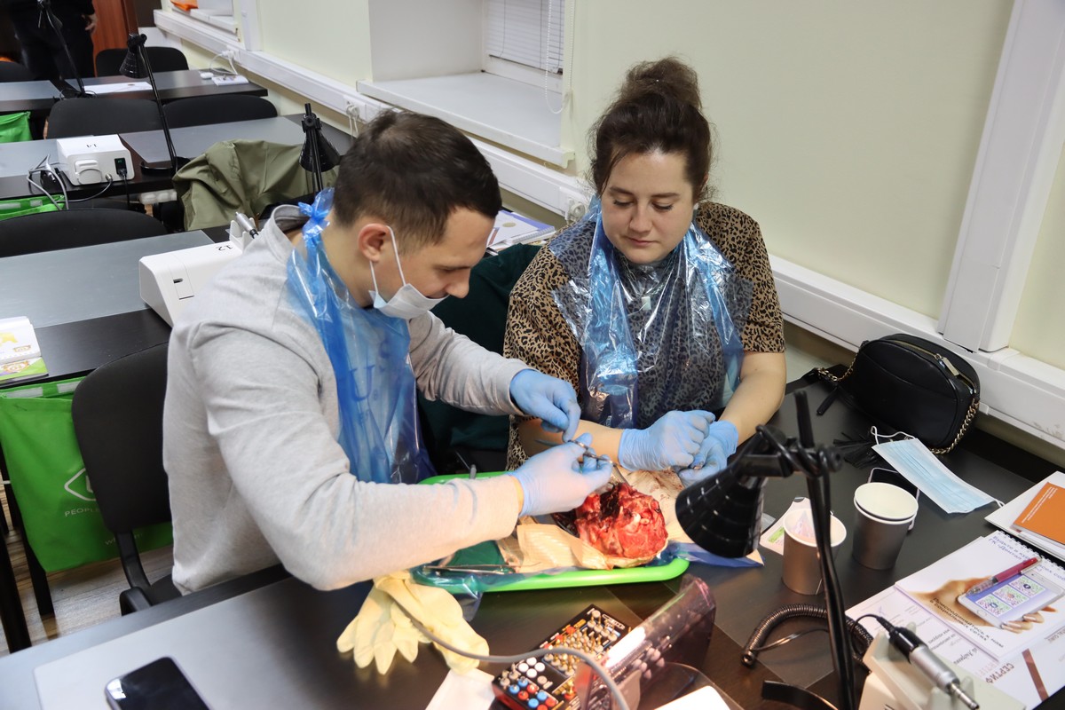 Одномоментная имплантация и немедленная нагрузка