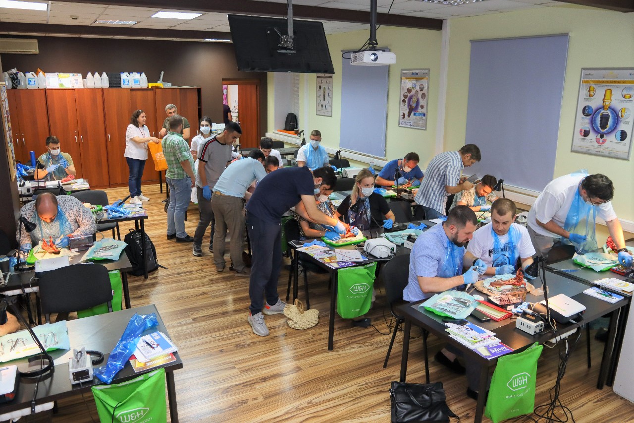 Одномоментная имплантация и немедленная нагрузка