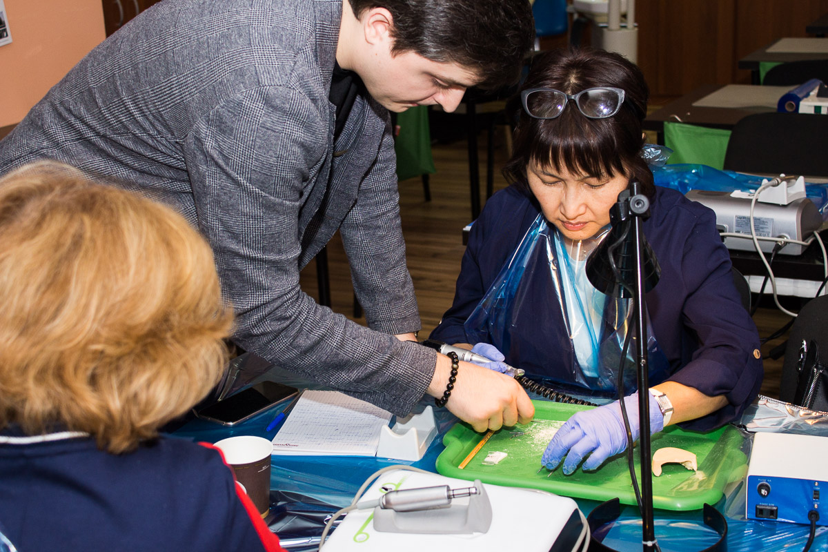 Препарирование зубов под цельнокерамические реставрации во фронтальном отделе. 3 сентября 2019, Султанов К.С.