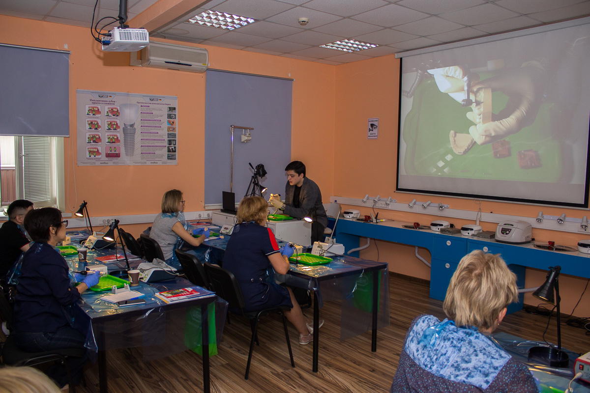 Препарирование зубов под цельнокерамические реставрации во фронтальном отделе. 3 сентября 2019, Султанов К.С.