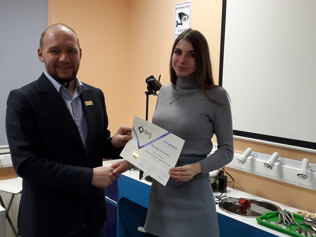 Атравматичное удаление зубов и методики наложения швов