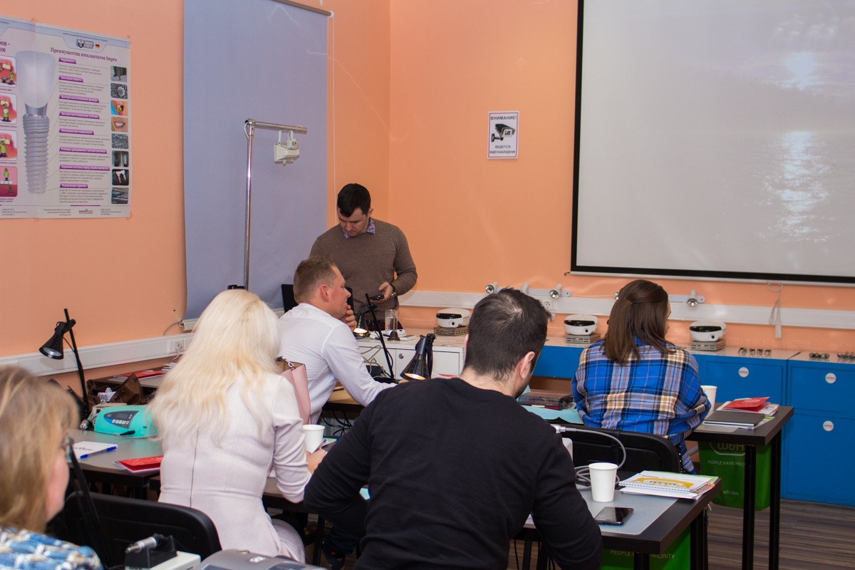 Одномоментная имплантация и немедленная нагрузка. 3 февраля 2020