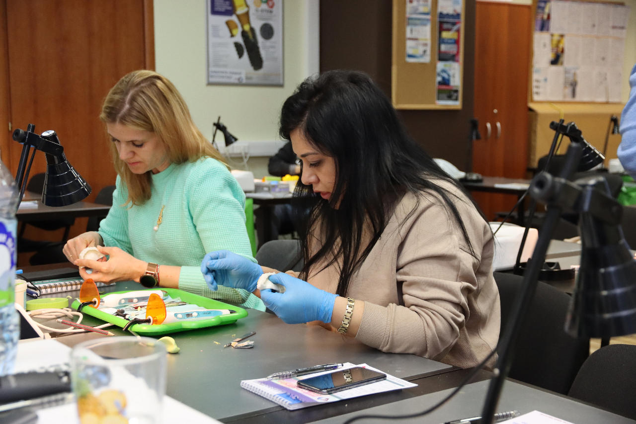Прямые композитные виниры. Полный алгоритм и немного больше