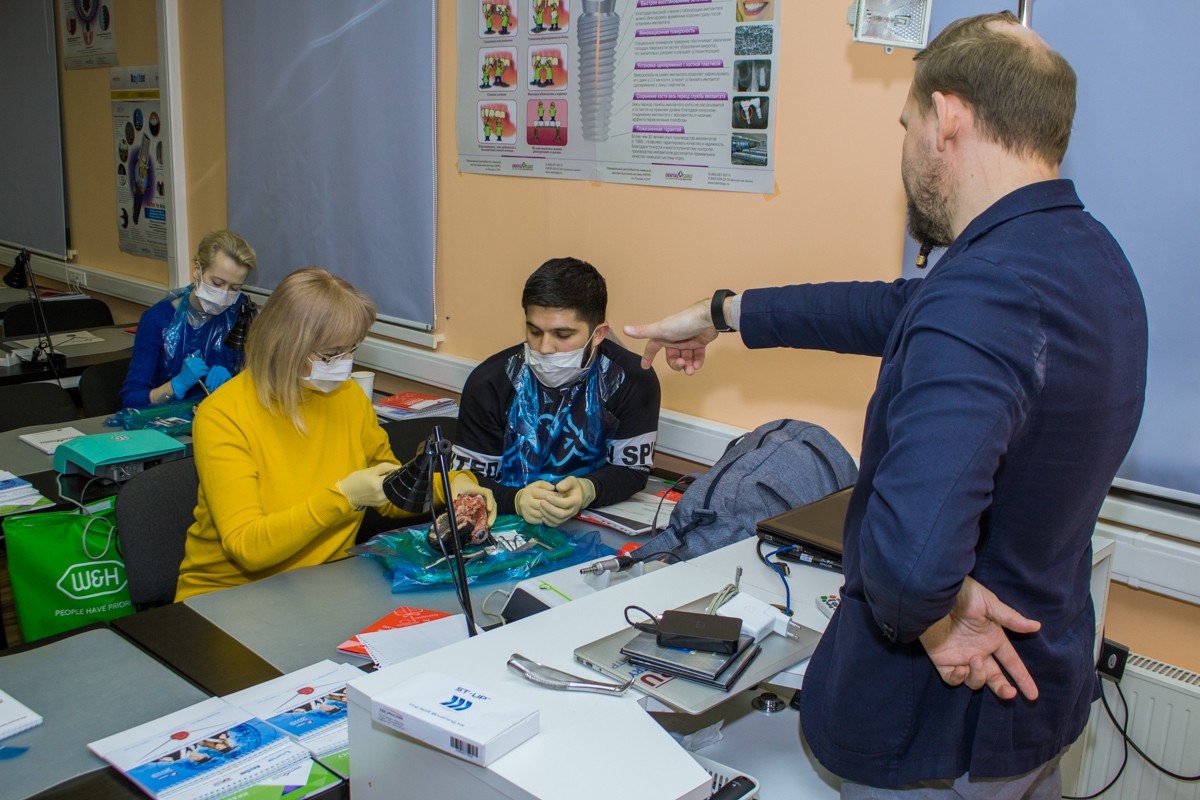 21 ноября 2019: курс Камиля Наильевича Хабиева «Атравматичное удаление зубов и методики наложения швов».
