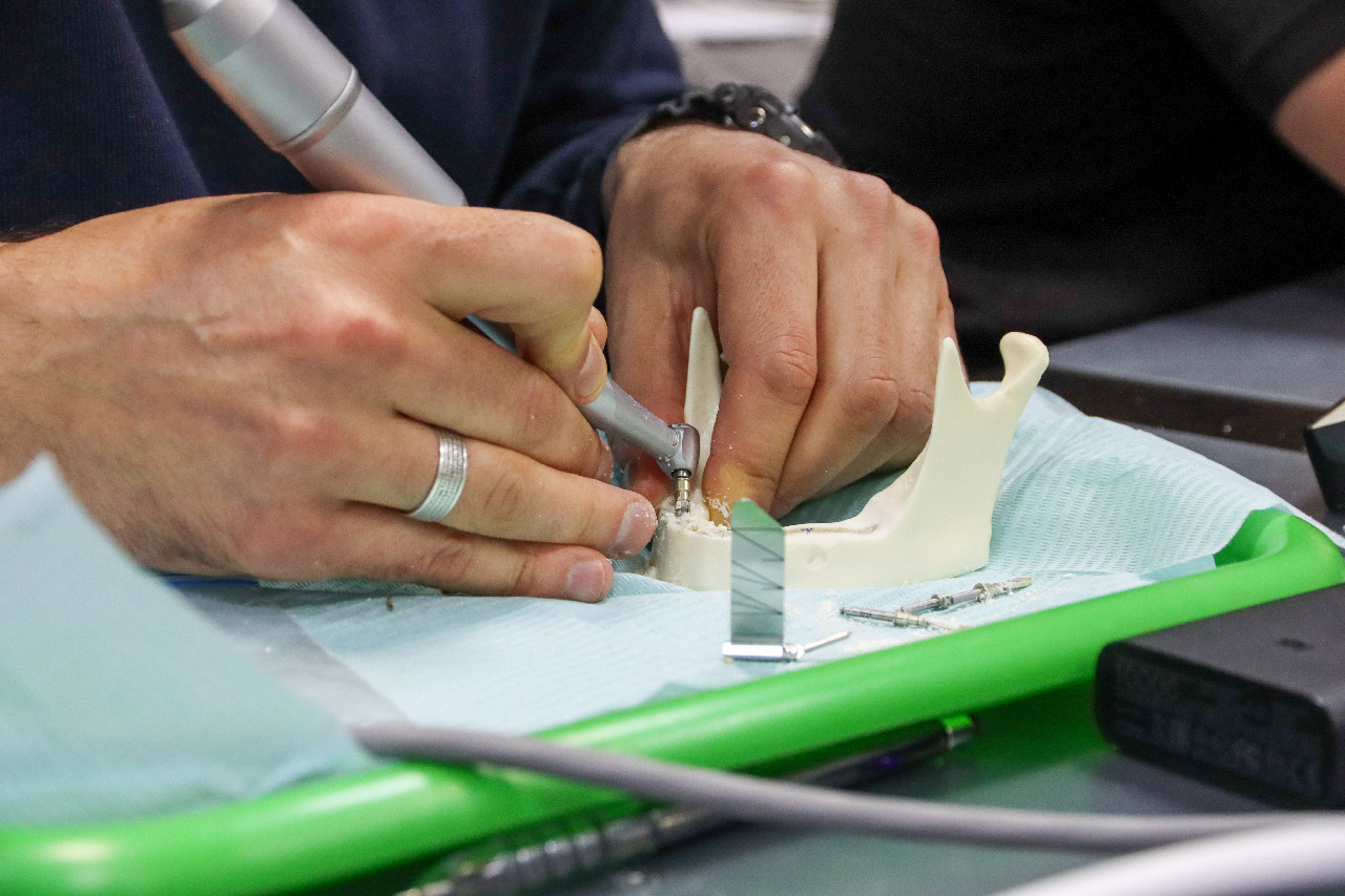 Экспертный курс по тотальной имплантации и протезированию при полном отсутствии зубов