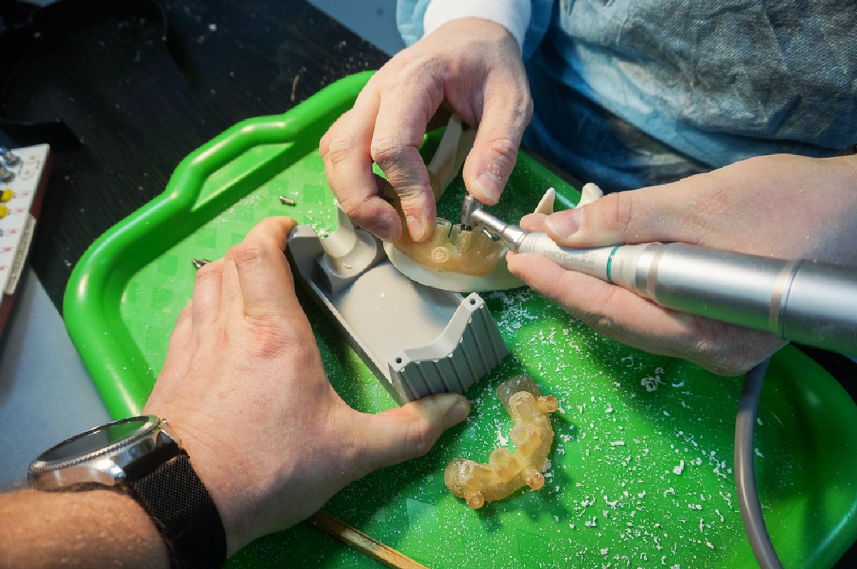 Экспертный курс по тотальной имплантации и протезированию при полном отсутствии зубов