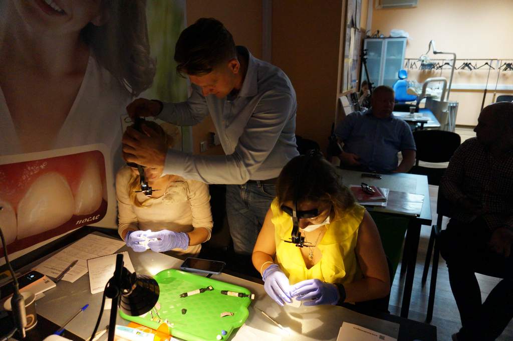 Керамические и композитные виниры в реставрации фронтальных зубов