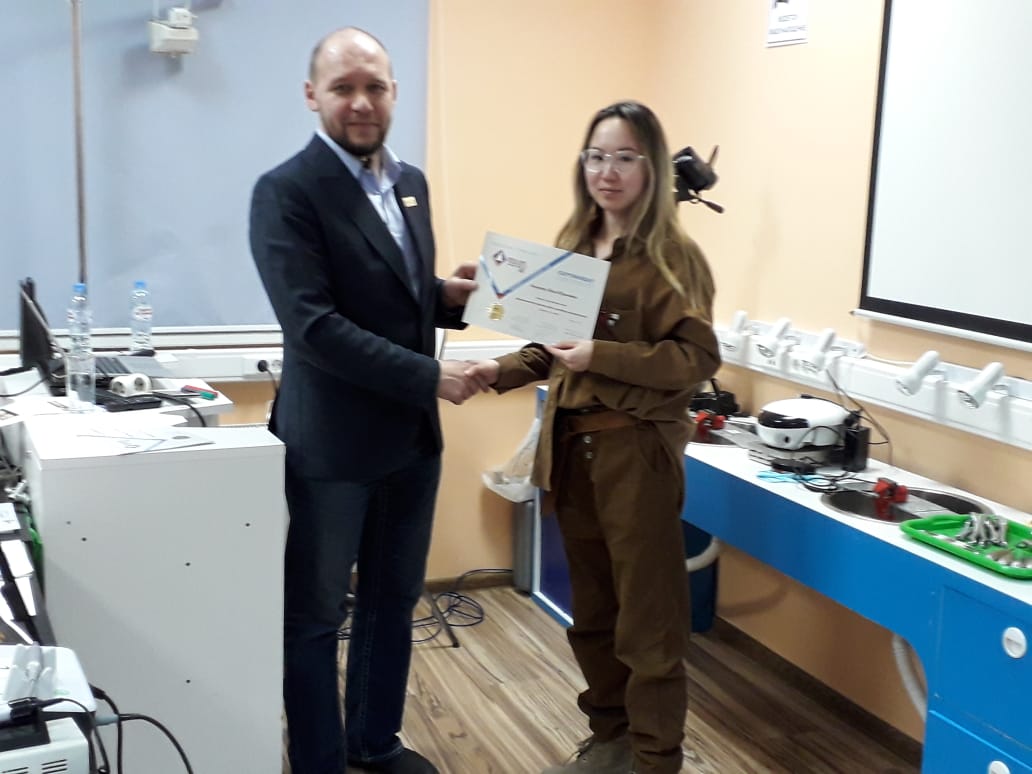 Атравматичное удаление зубов и методики наложения швов