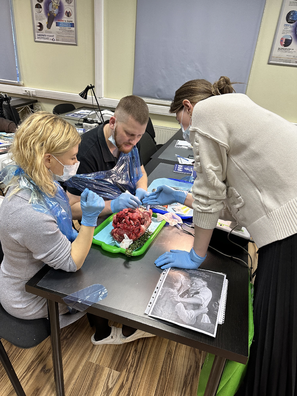 Атравматичное удаление зубов и методики наложения швов