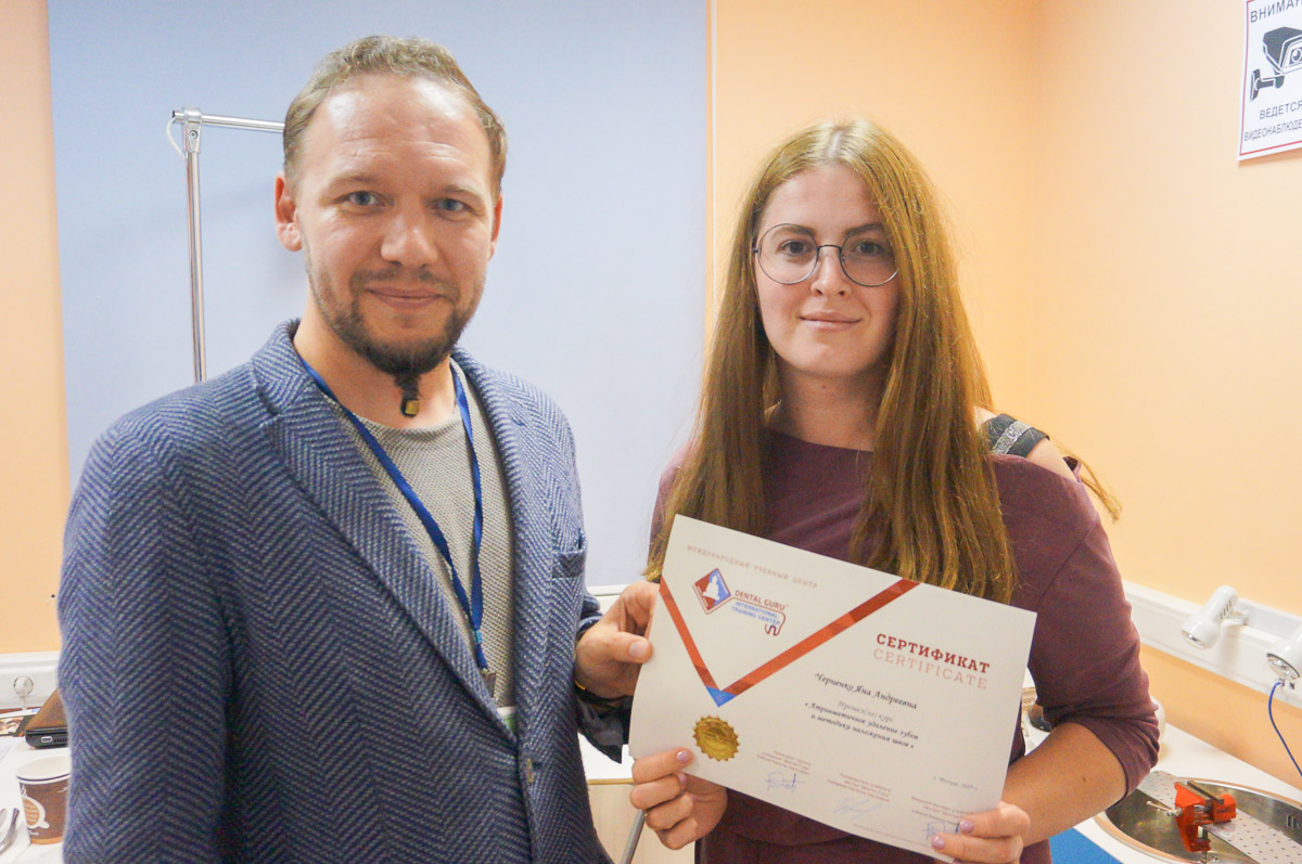 Атравматичное удаление зубов и методики наложения швов. 17 августа 2019г.