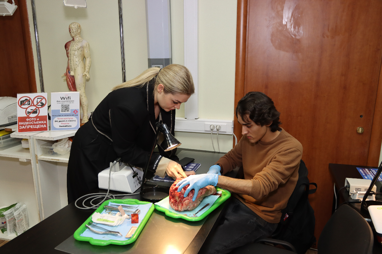 Атравматичное удаление зубов и методики наложения швов