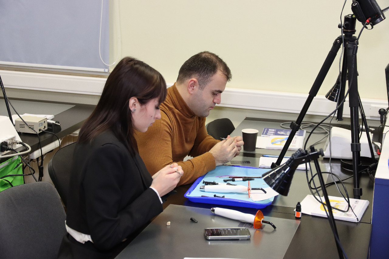 Прямые методы реставраций жевательной группы зубов