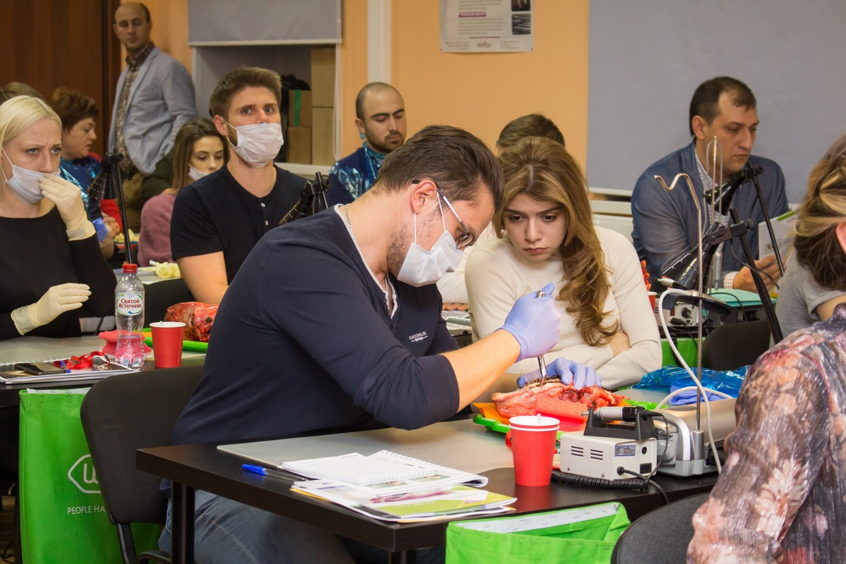 Атравматичное удаление зубов и методики наложения швов