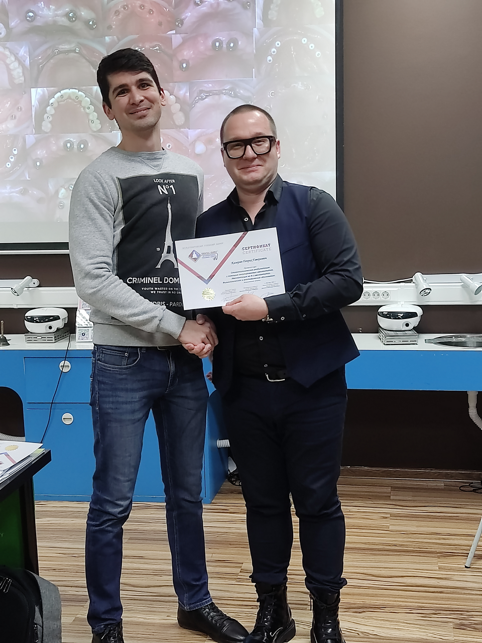 Стоматологическая реабилитация с помощью ангулированных имплантатов. Имплантация на 4-х имплантатах