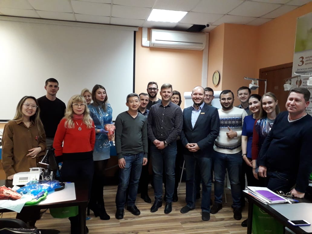 Атравматичное удаление зубов и методики наложения швов