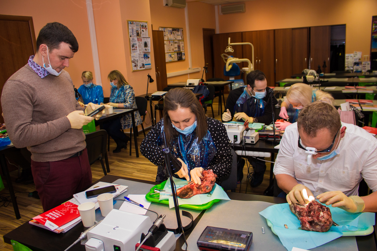 Одномоментная имплантация и немедленная нагрузка. 3 февраля 2020