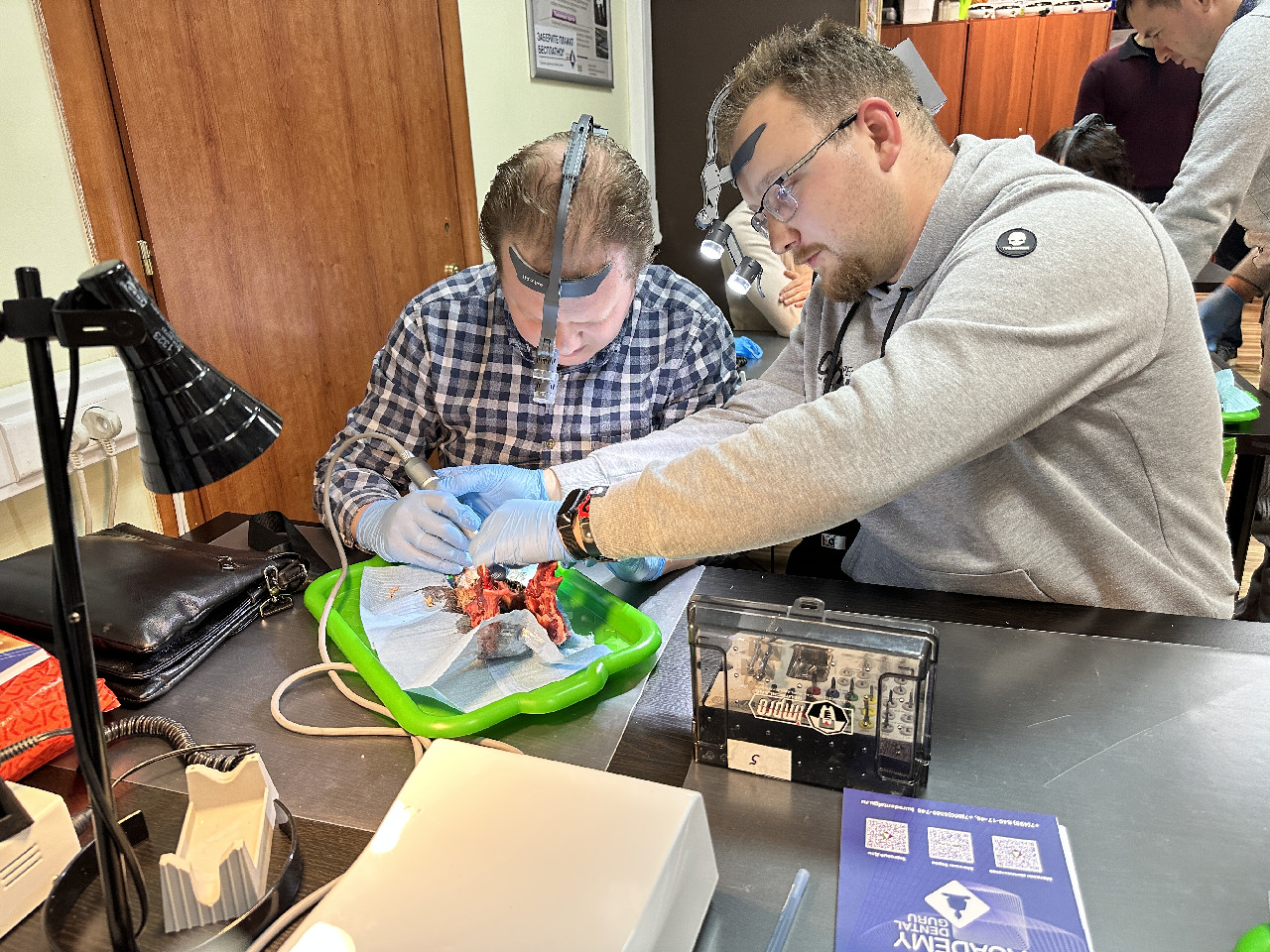 Одномоментная имплантация и немедленная нагрузка