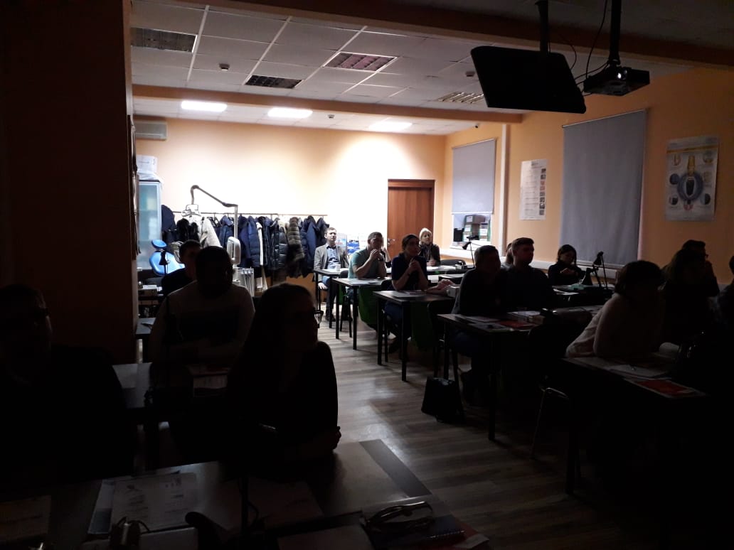 Атравматичное удаление зубов и методики наложения швов