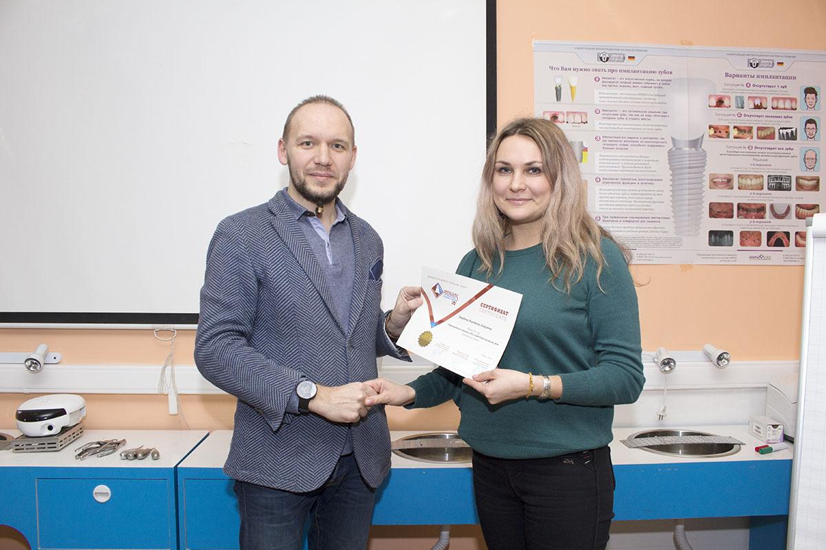 Атравматичное удаление зубов и методики наложения швов. 21.01.2020