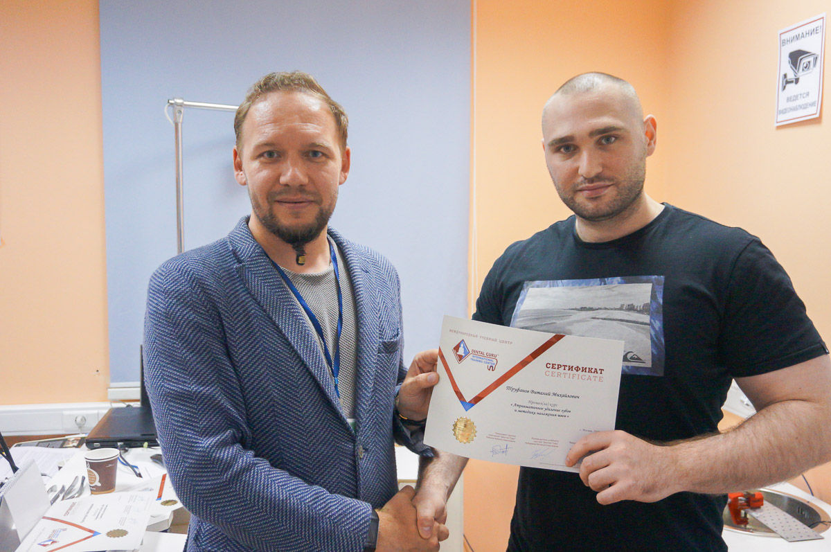 Атравматичное удаление зубов и методики наложения швов. 17 августа 2019г.