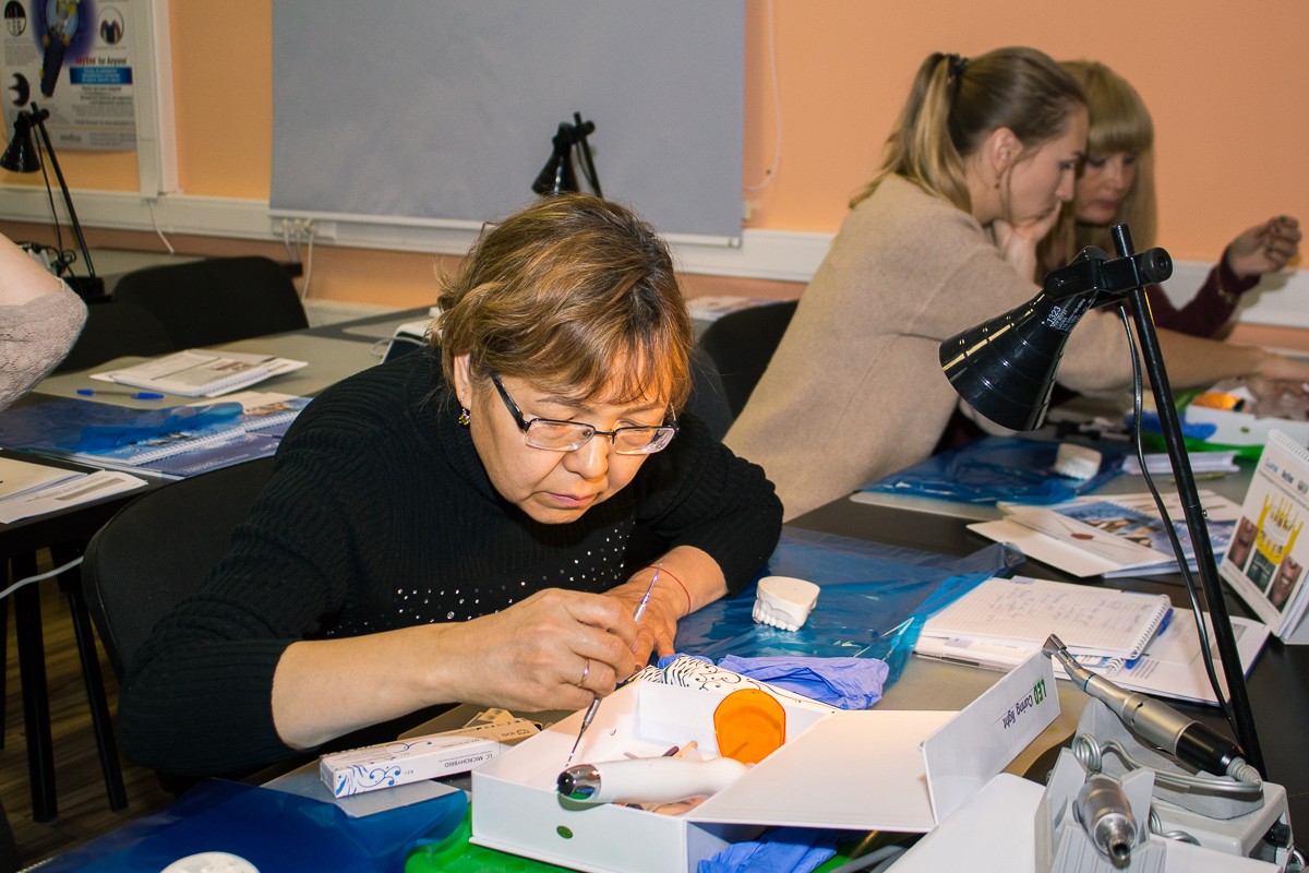 Два дня, два лектора, 40 тем и реставрация на пациенте.