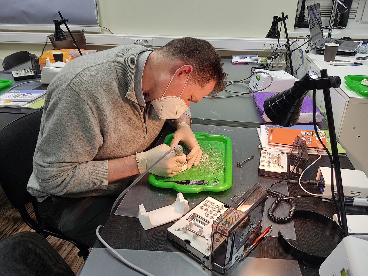 Стоматологическая реабилитация с помощью ангулированных имплантатов. Имплантация на 4-х имплантатах