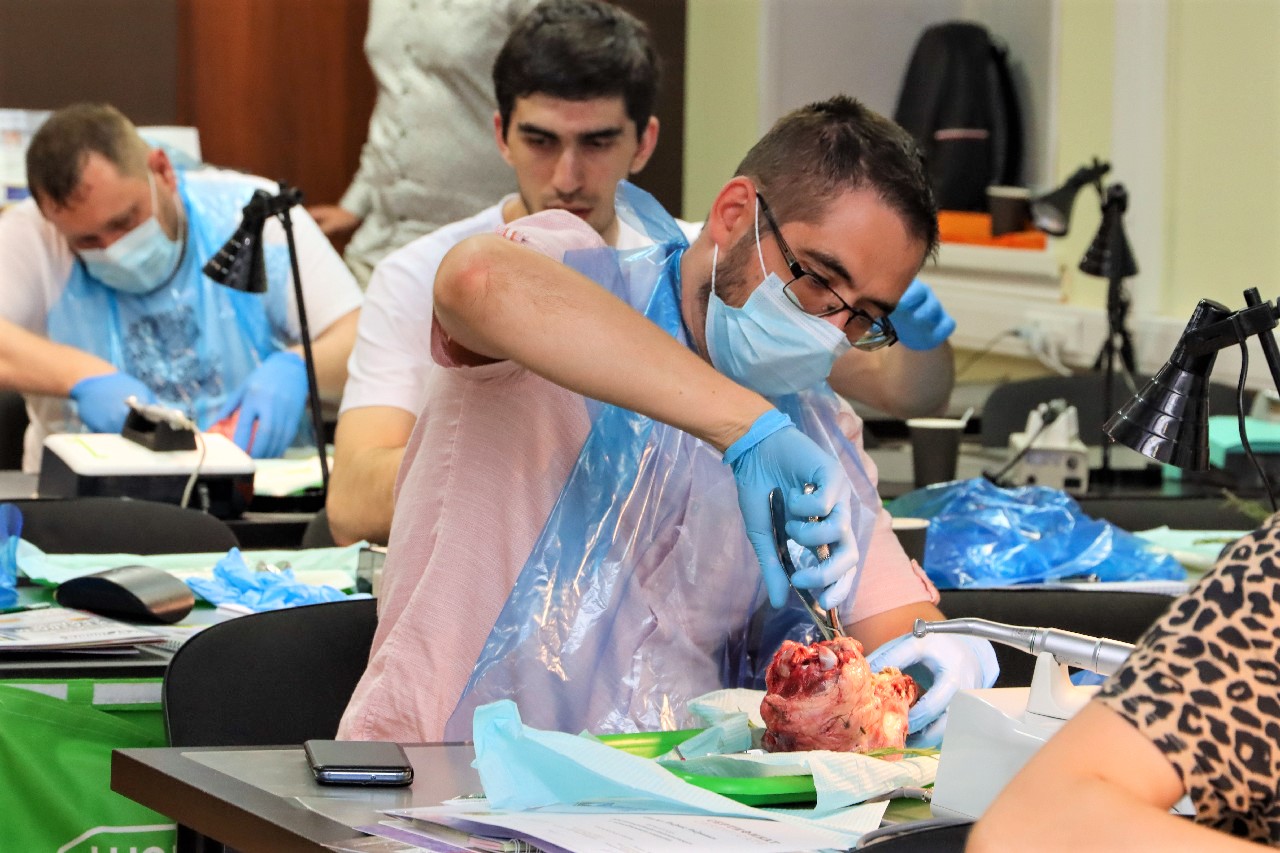 Одномоментная имплантация и немедленная нагрузка